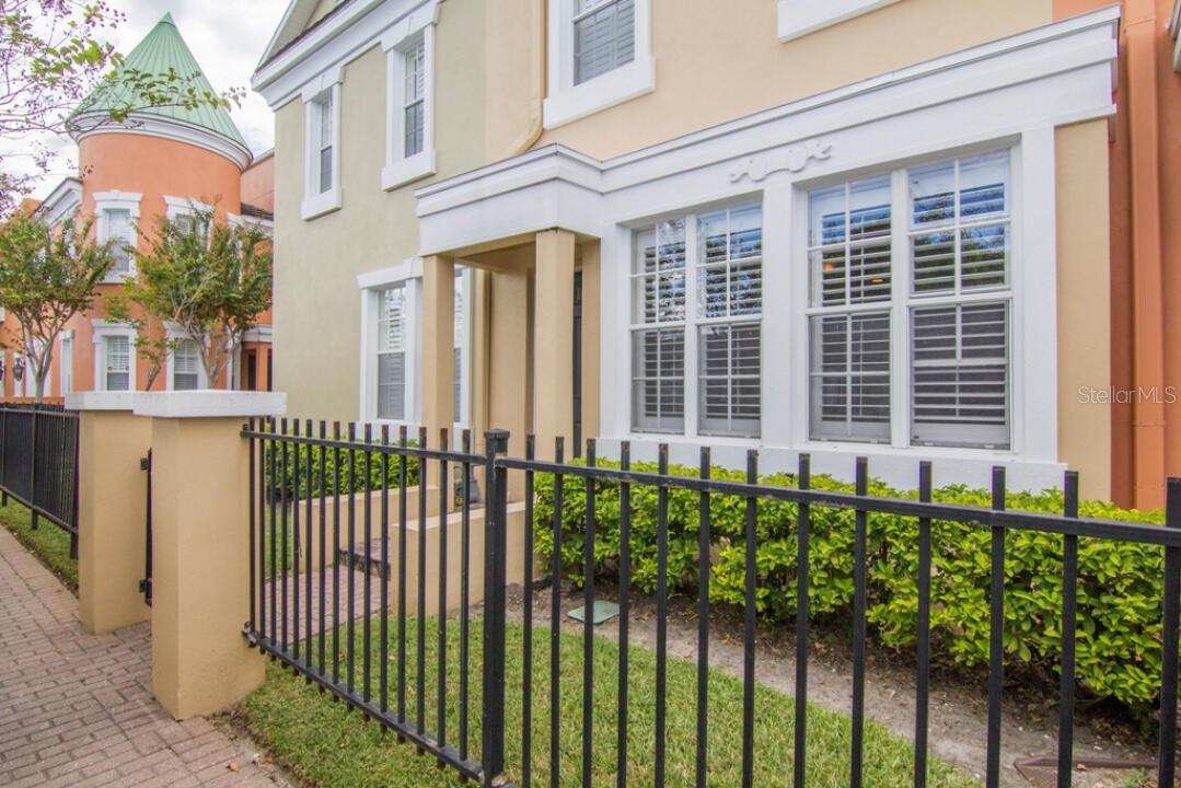 2408 VICTORIA GARDENS LN