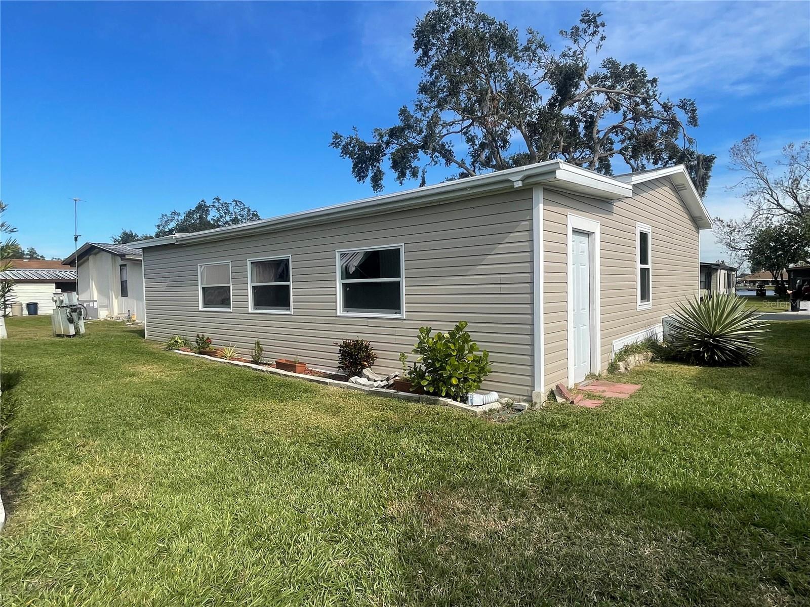 3145 HIDDEN LAKE DR