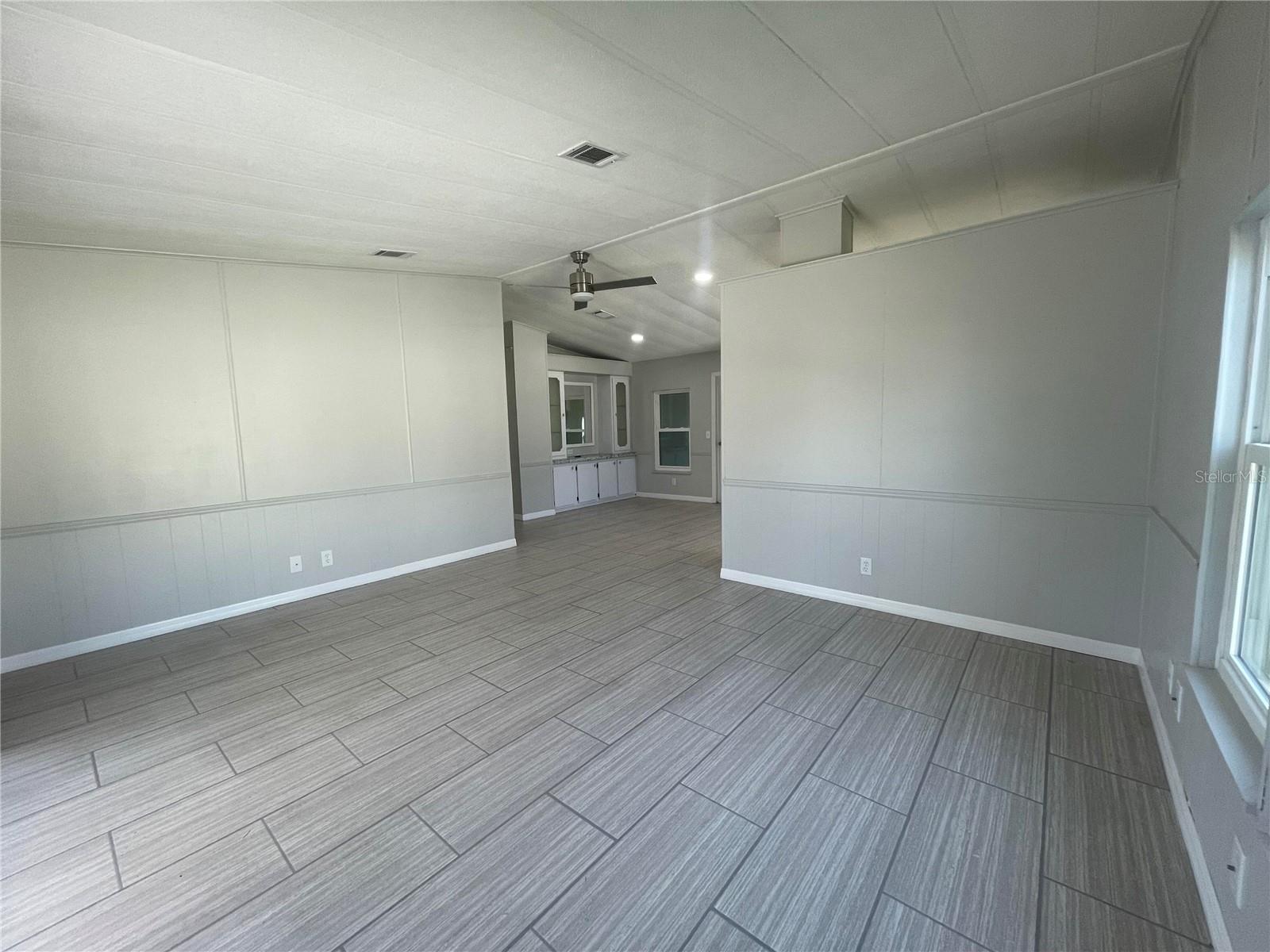 3145 HIDDEN LAKE DR