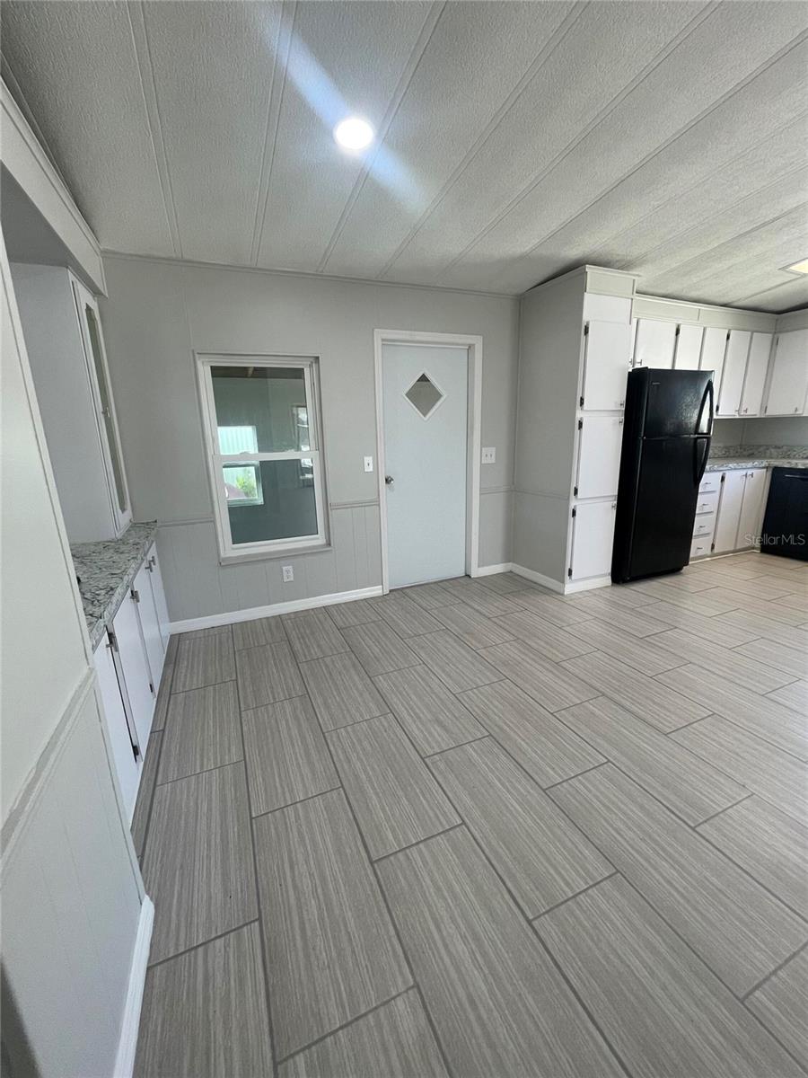 3145 HIDDEN LAKE DR