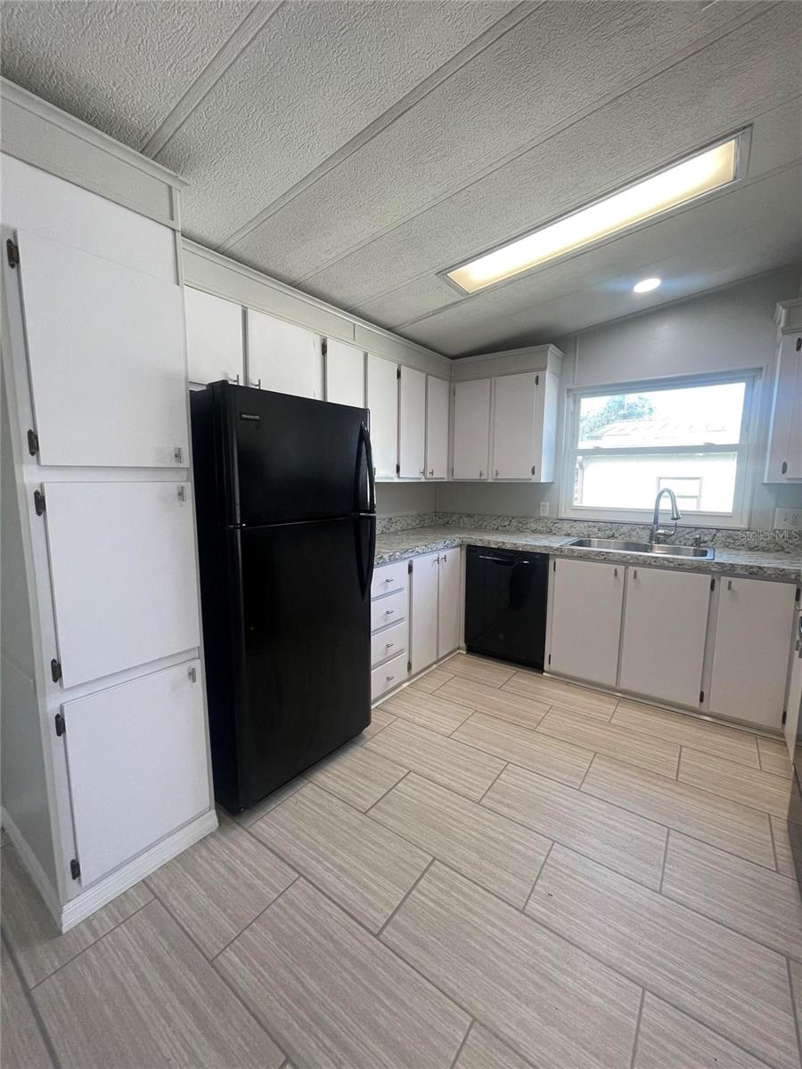 3145 HIDDEN LAKE DR
