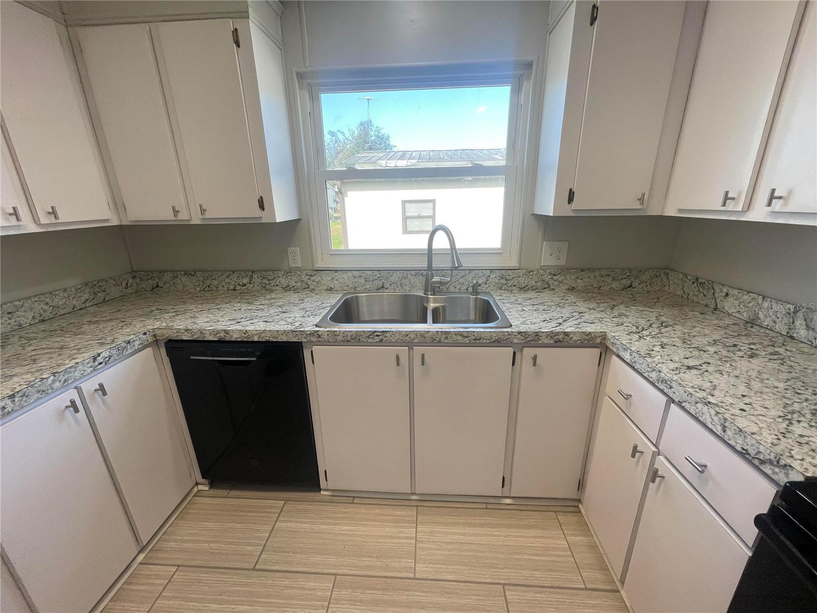 3145 HIDDEN LAKE DR
