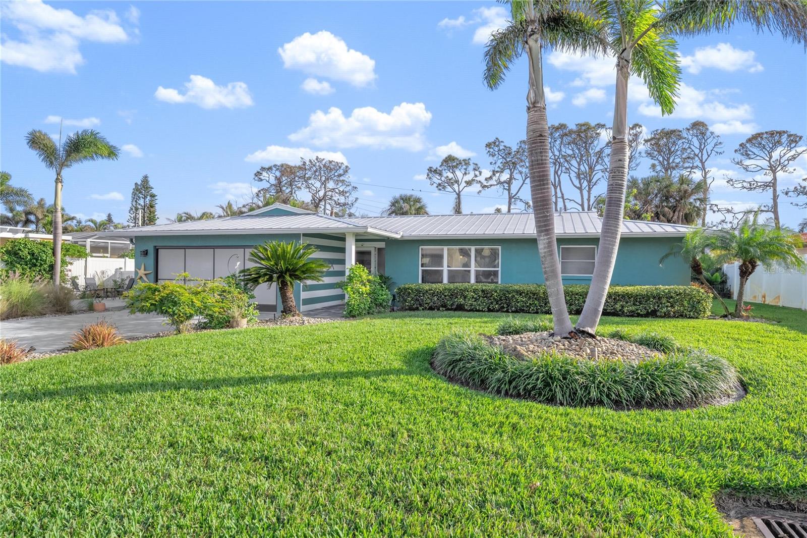 405 SUNSET DR