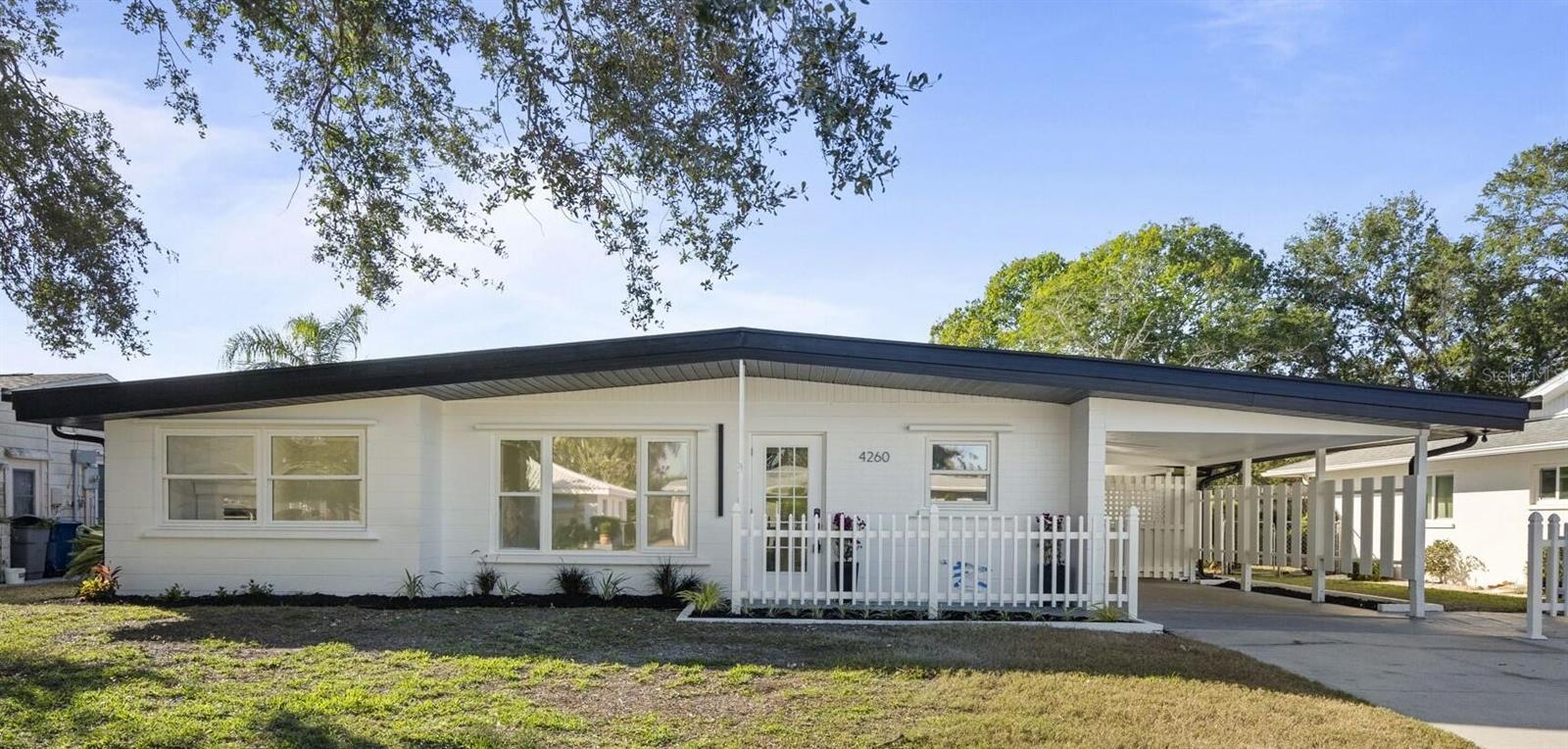 4260 DES PLAINES DR