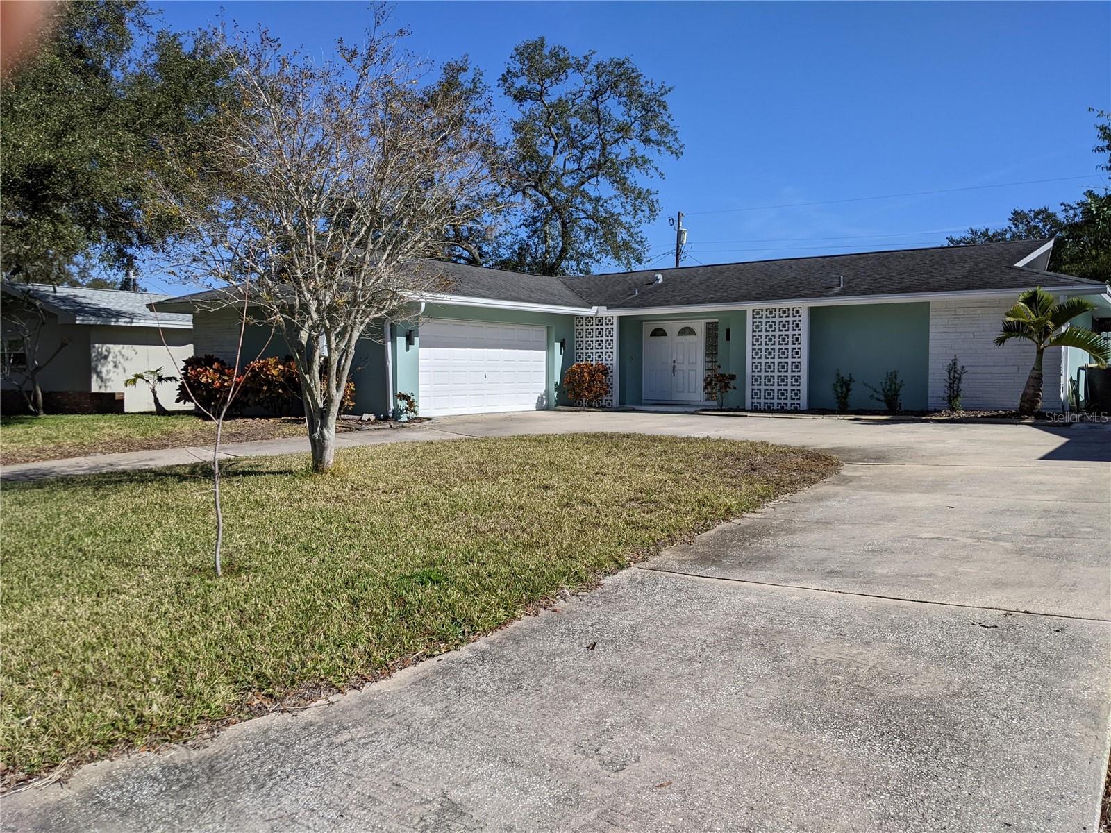 2057 LITTLE NECK RD