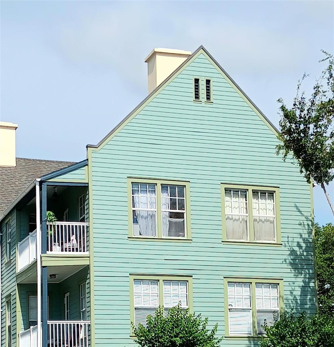 611 CAMPUS ST #320