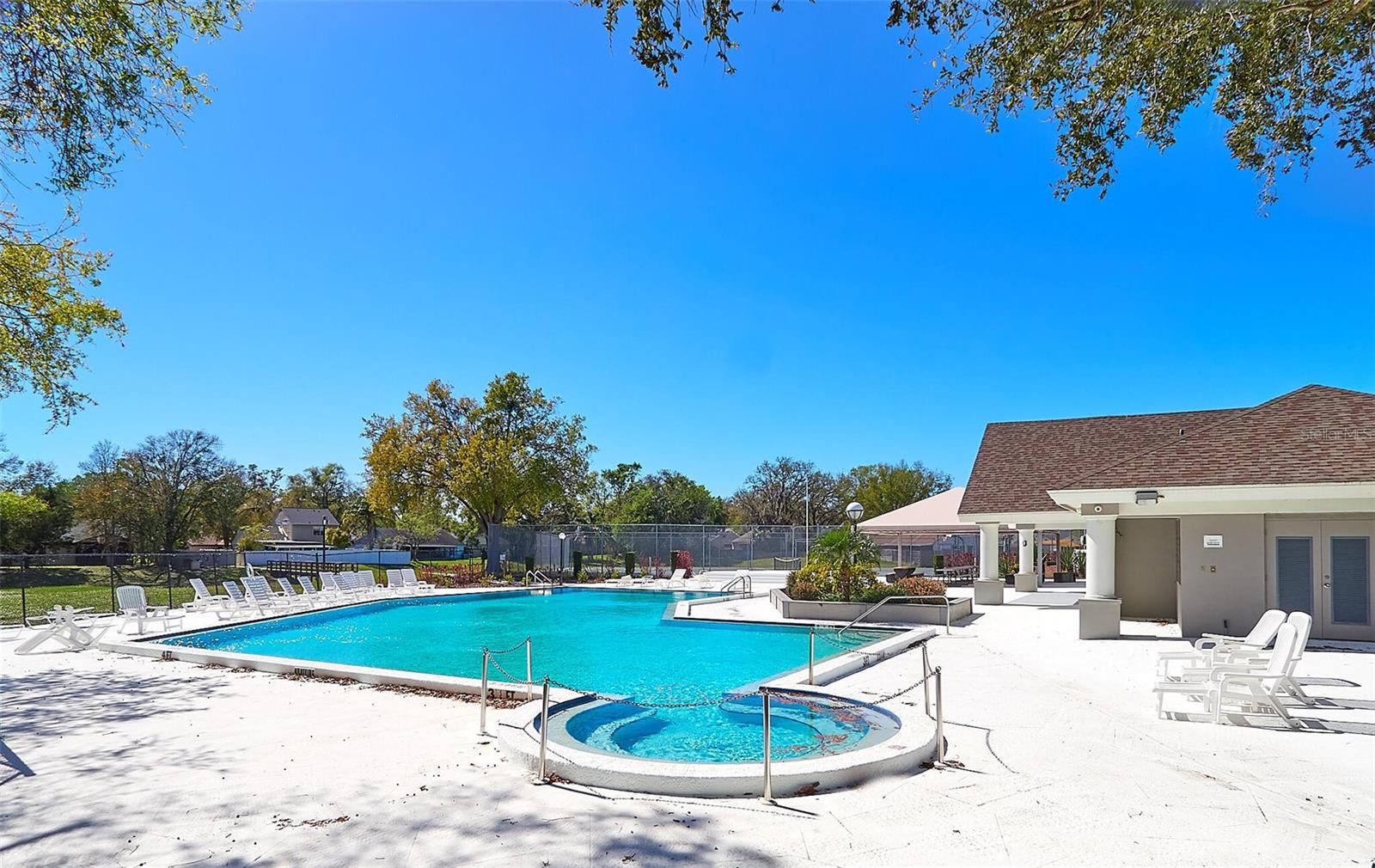 1610 SPINNING WHEEL DR