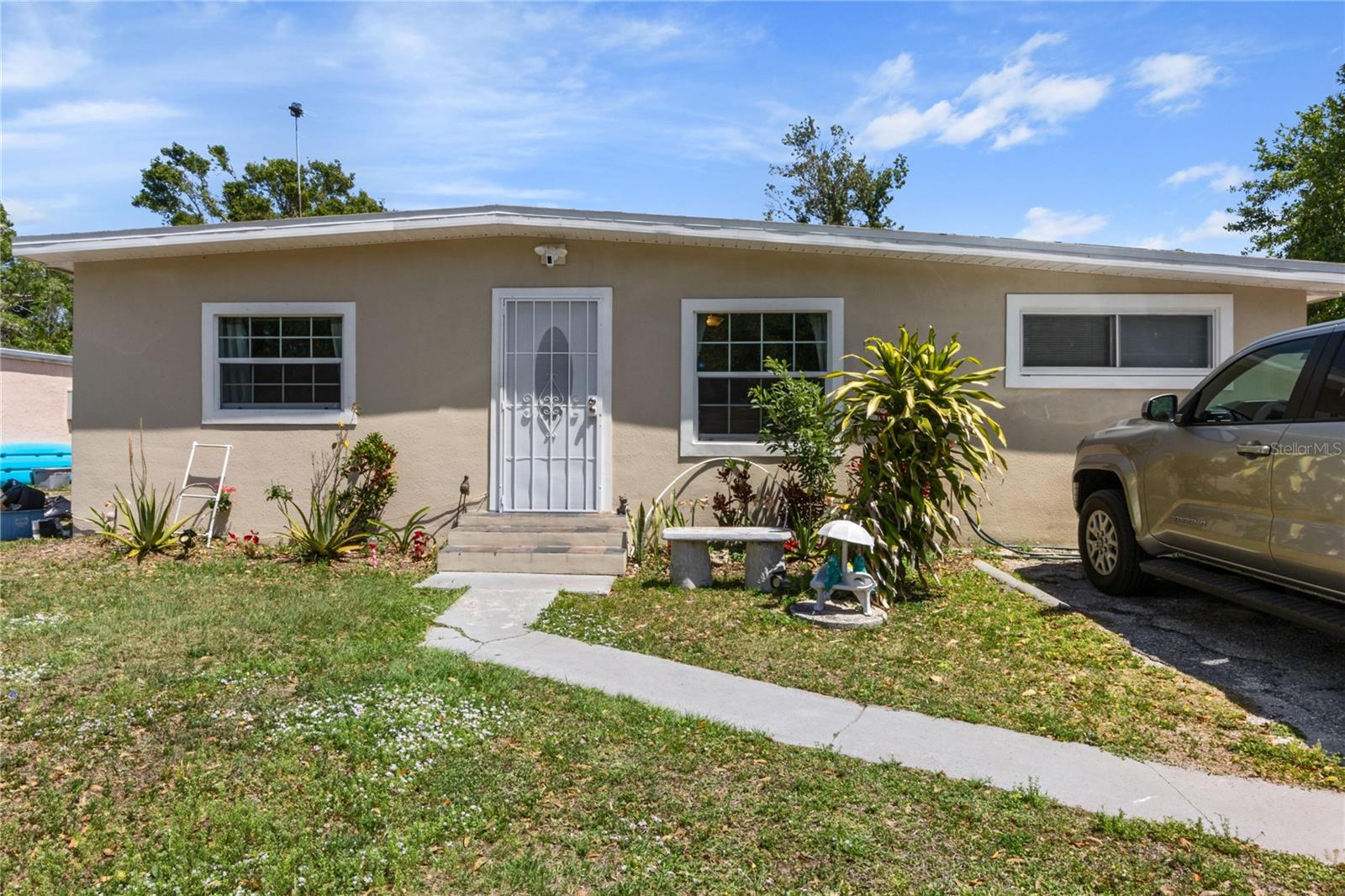 215 MELODY LN