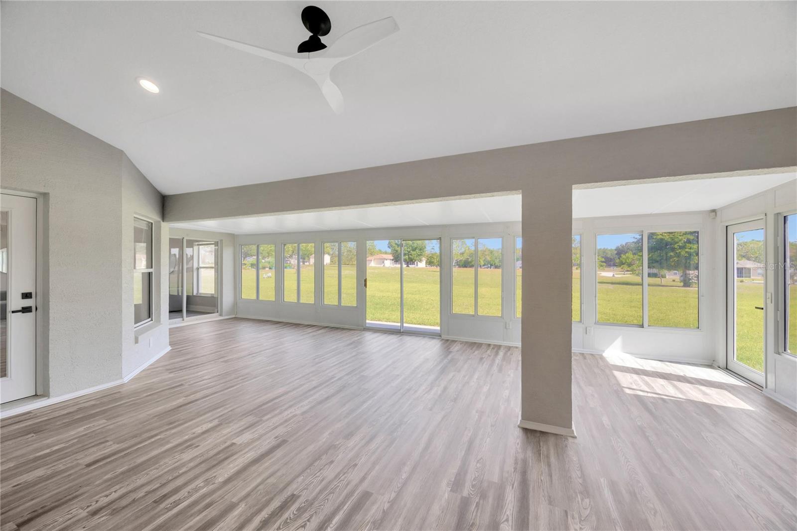 599 E CHARLESTON CT