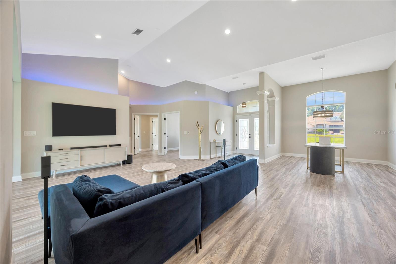 599 E CHARLESTON CT