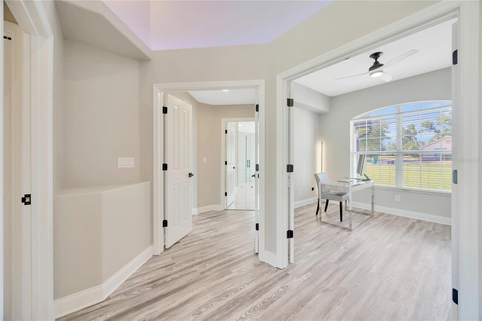 599 E CHARLESTON CT