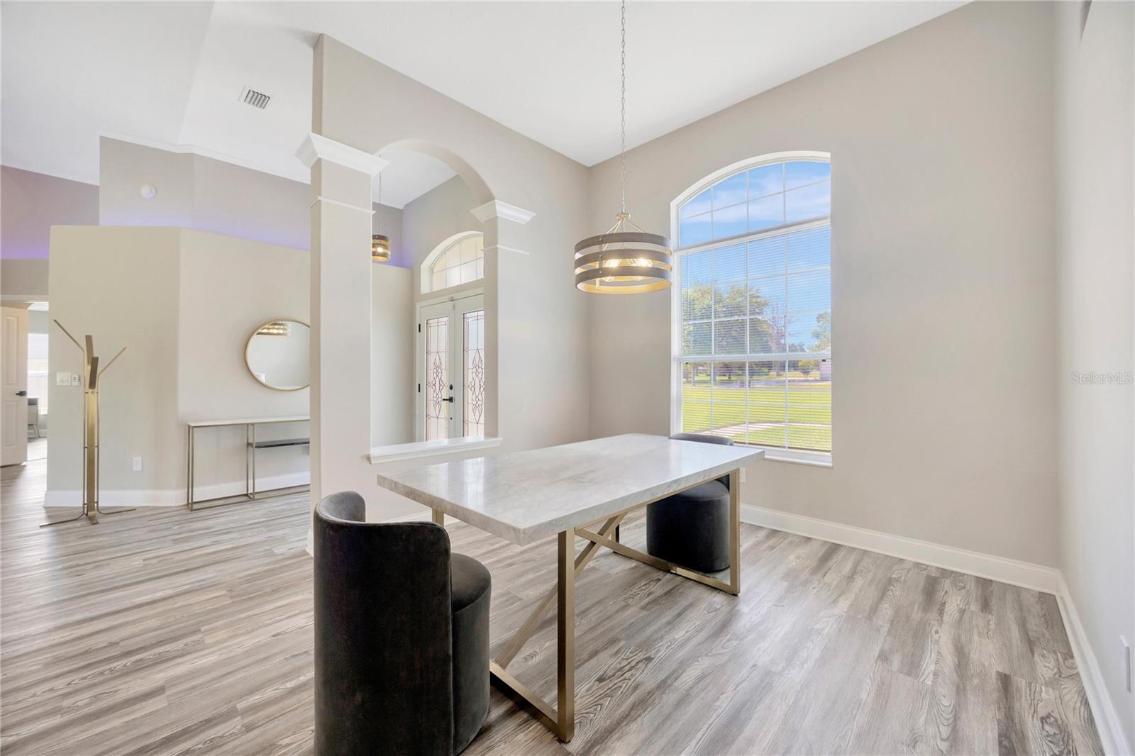 599 E CHARLESTON CT
