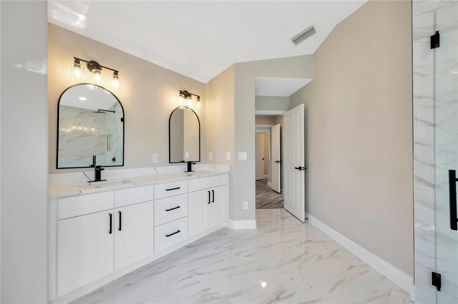 599 E CHARLESTON CT