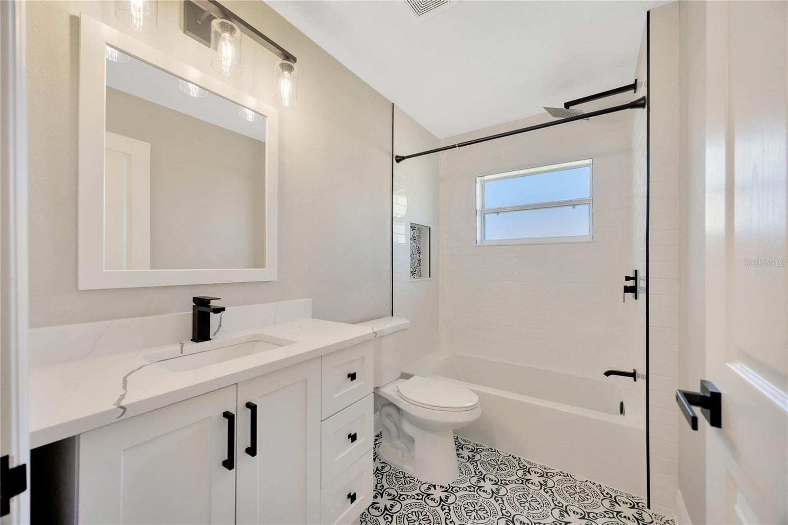 599 E CHARLESTON CT