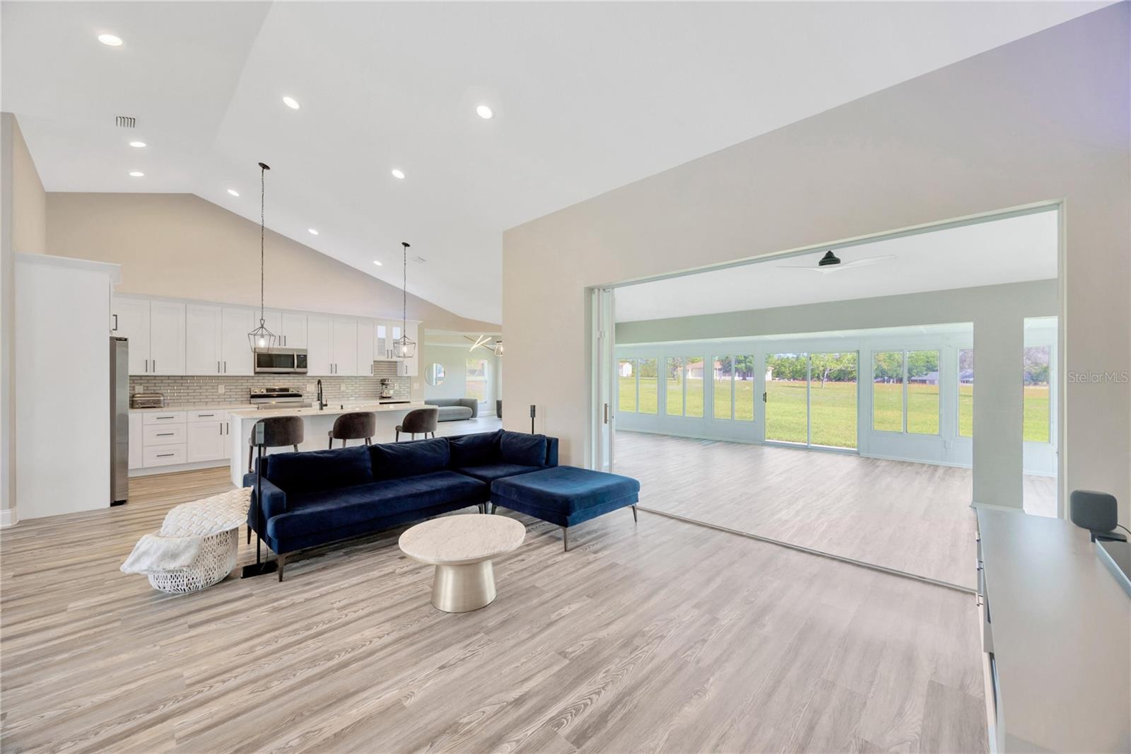 599 E CHARLESTON CT