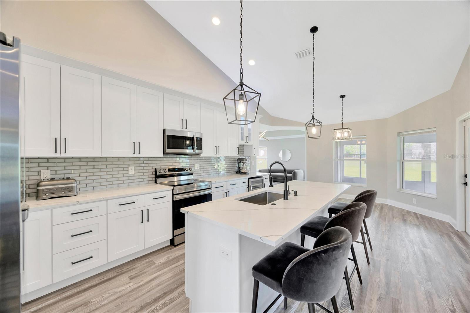 599 E CHARLESTON CT