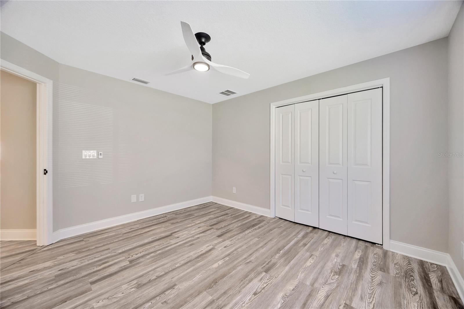 599 E CHARLESTON CT