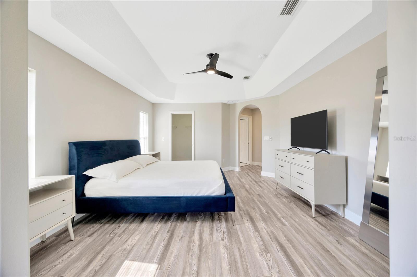 599 E CHARLESTON CT