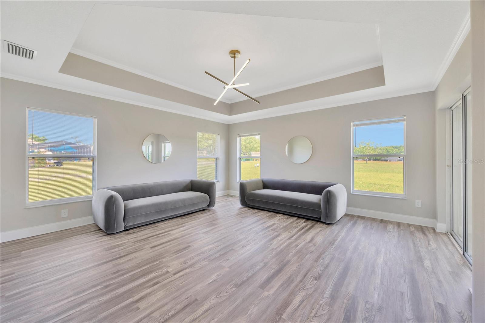 599 E CHARLESTON CT