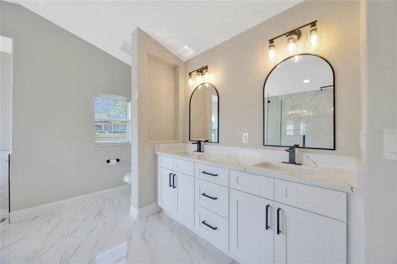 599 E CHARLESTON CT