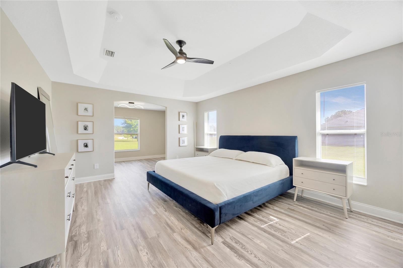 599 E CHARLESTON CT