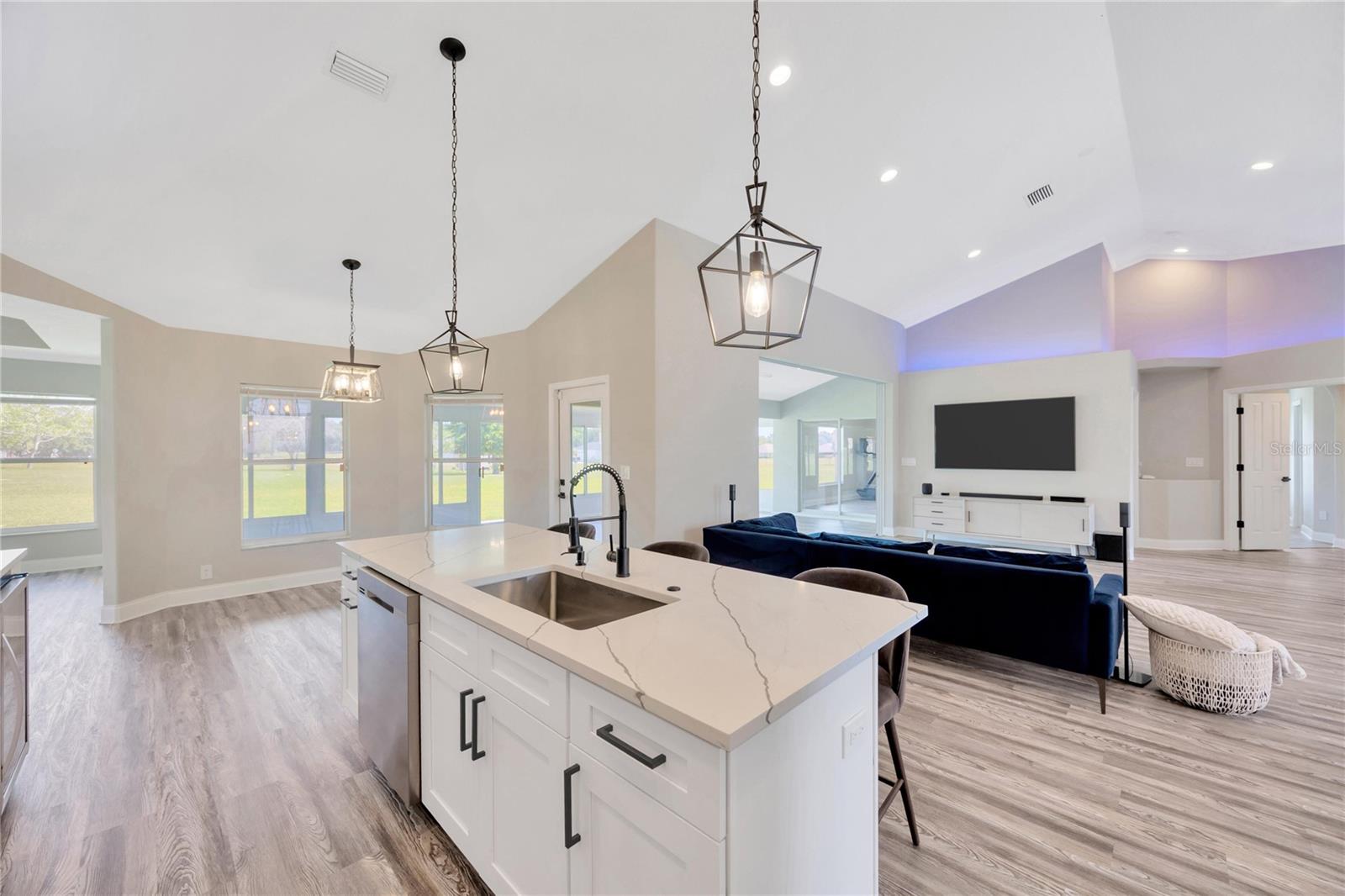 599 E CHARLESTON CT