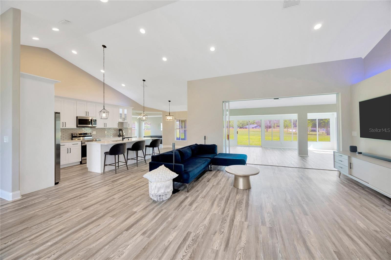 599 E CHARLESTON CT