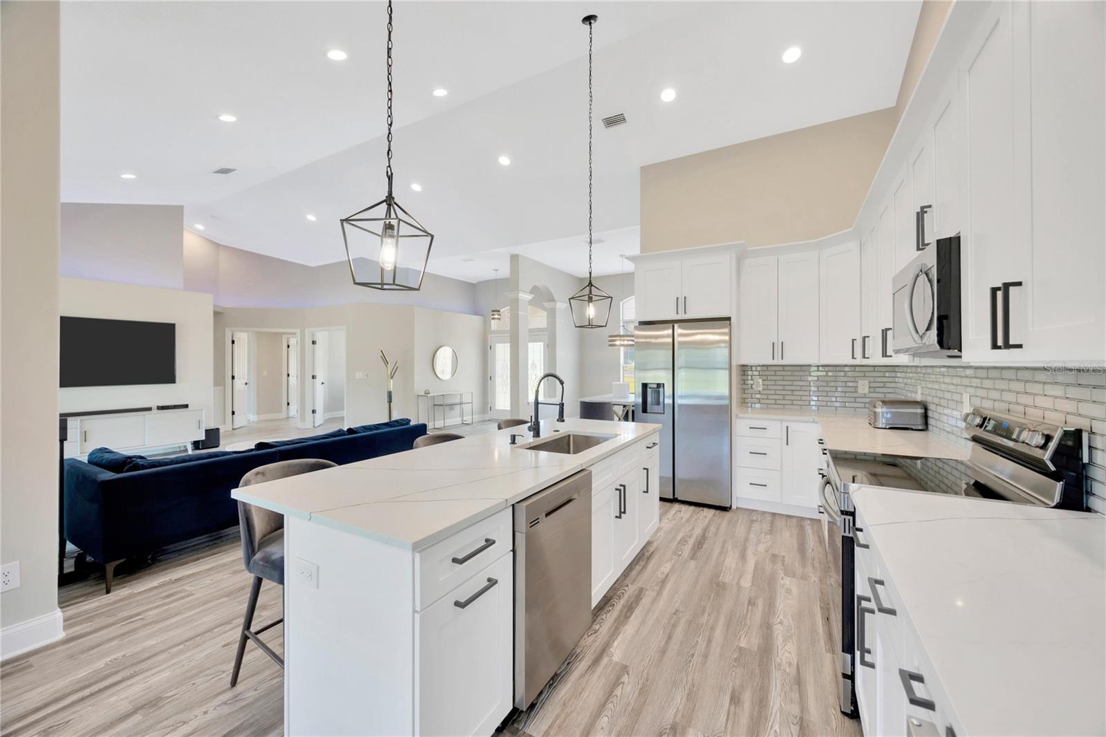 599 E CHARLESTON CT