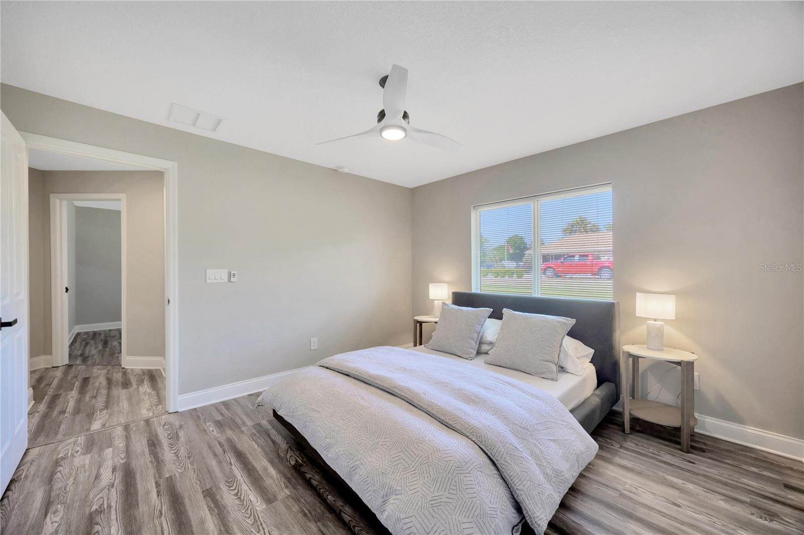 599 E CHARLESTON CT