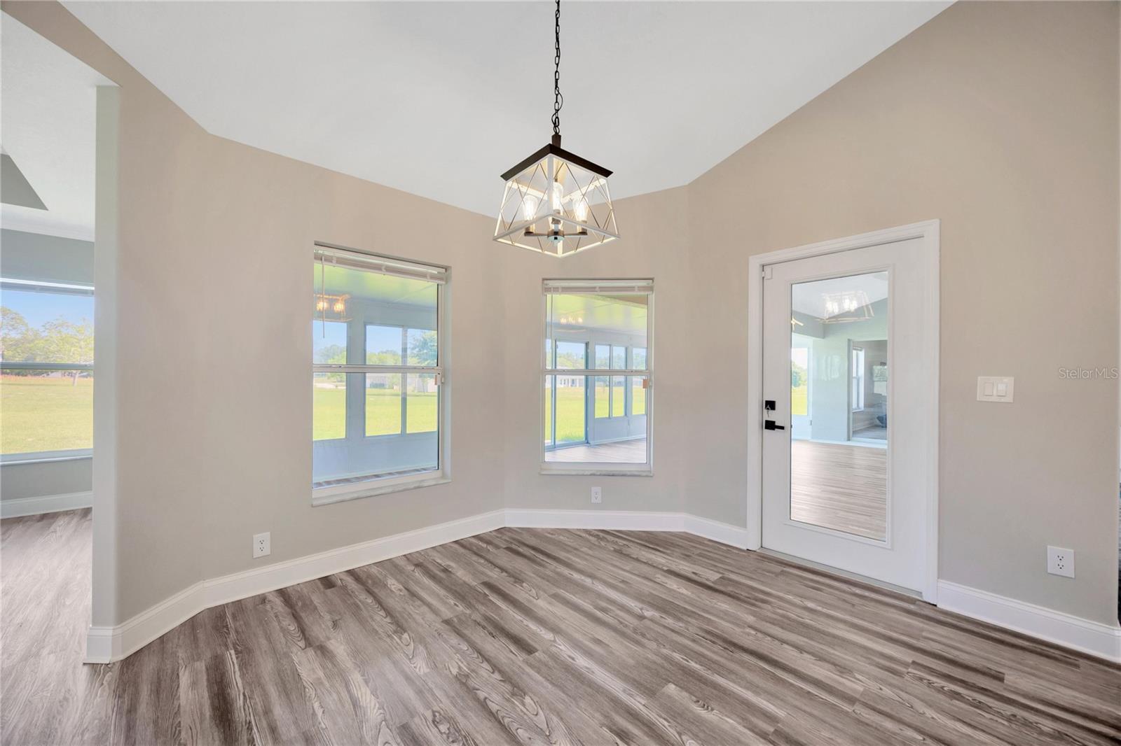 599 E CHARLESTON CT