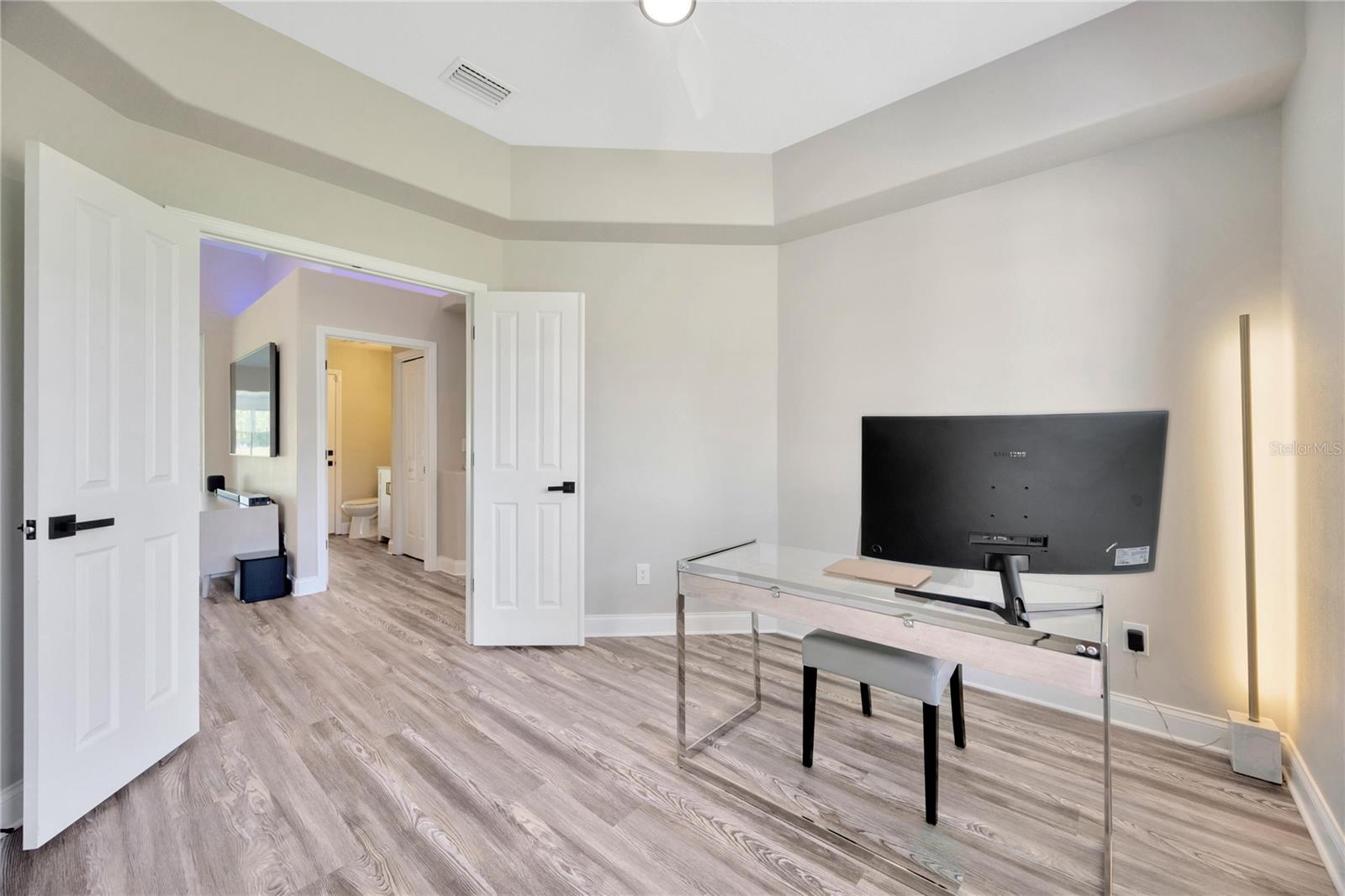 599 E CHARLESTON CT