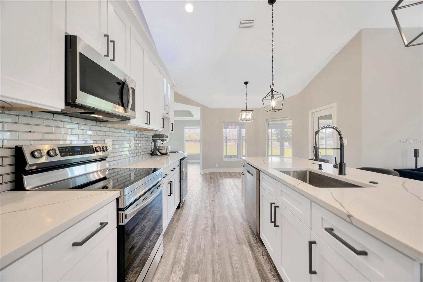 599 E CHARLESTON CT