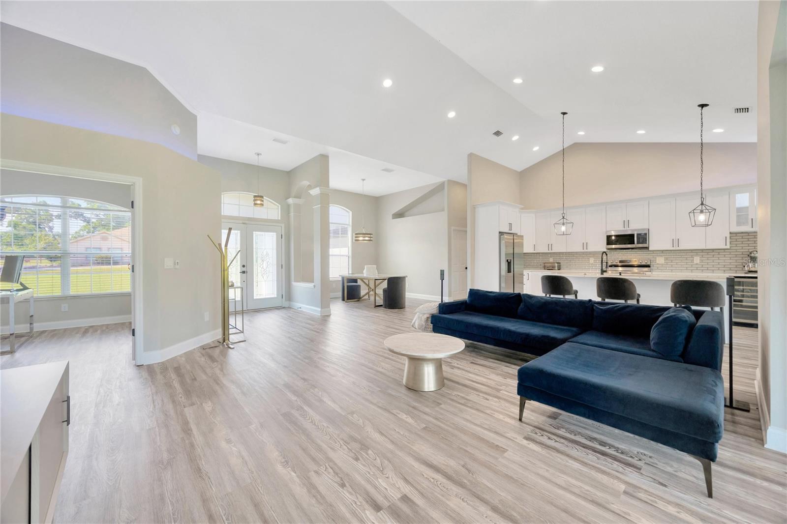 599 E CHARLESTON CT