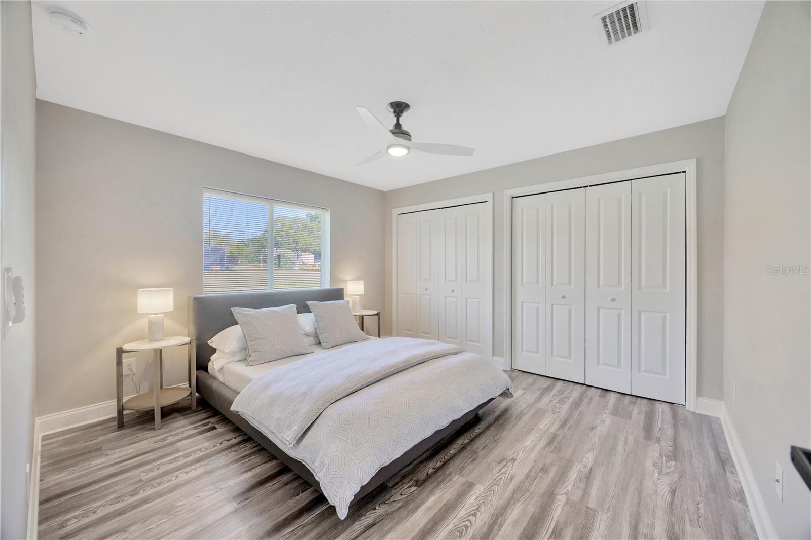 599 E CHARLESTON CT