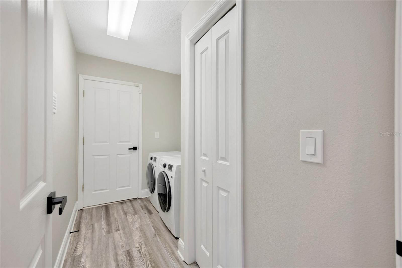 599 E CHARLESTON CT