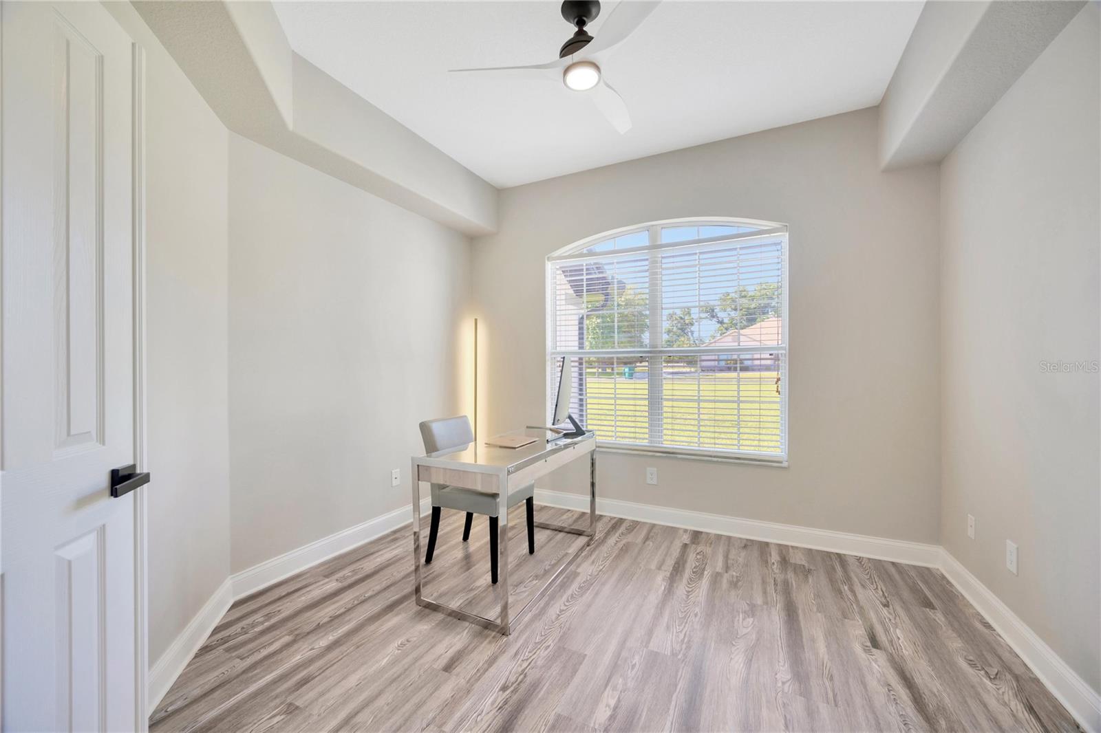 599 E CHARLESTON CT