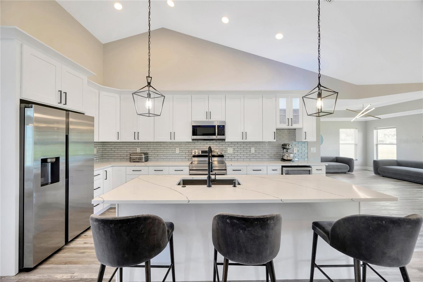 599 E CHARLESTON CT