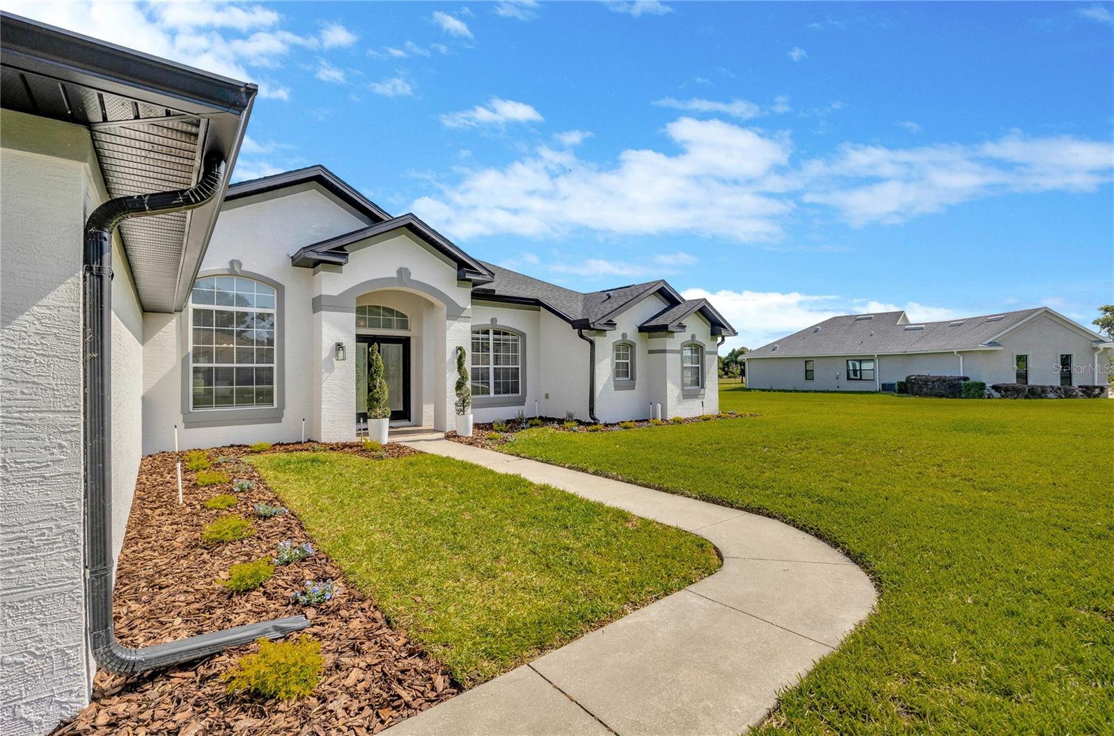 599 E CHARLESTON CT