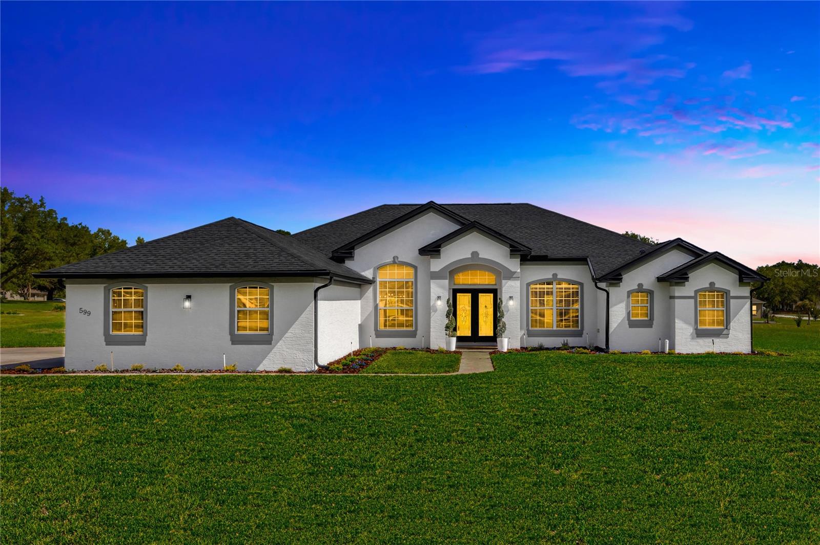 599 E CHARLESTON CT
