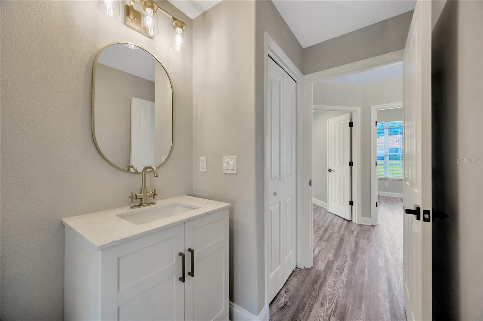 599 E CHARLESTON CT