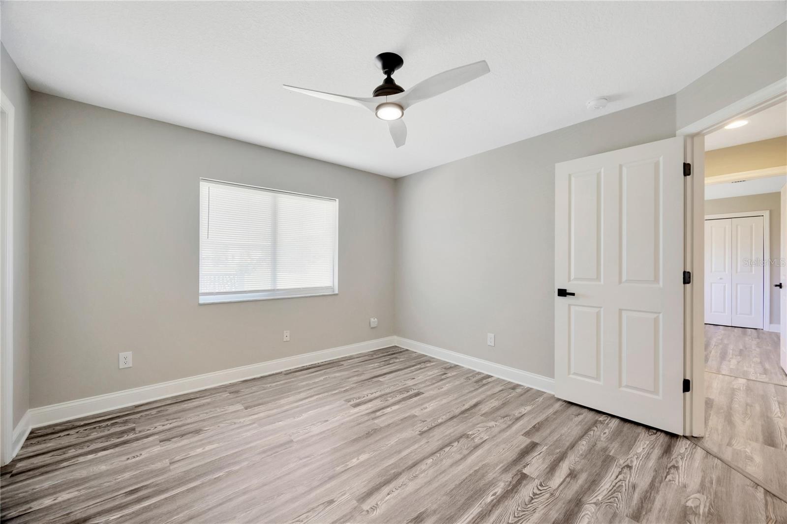599 E CHARLESTON CT