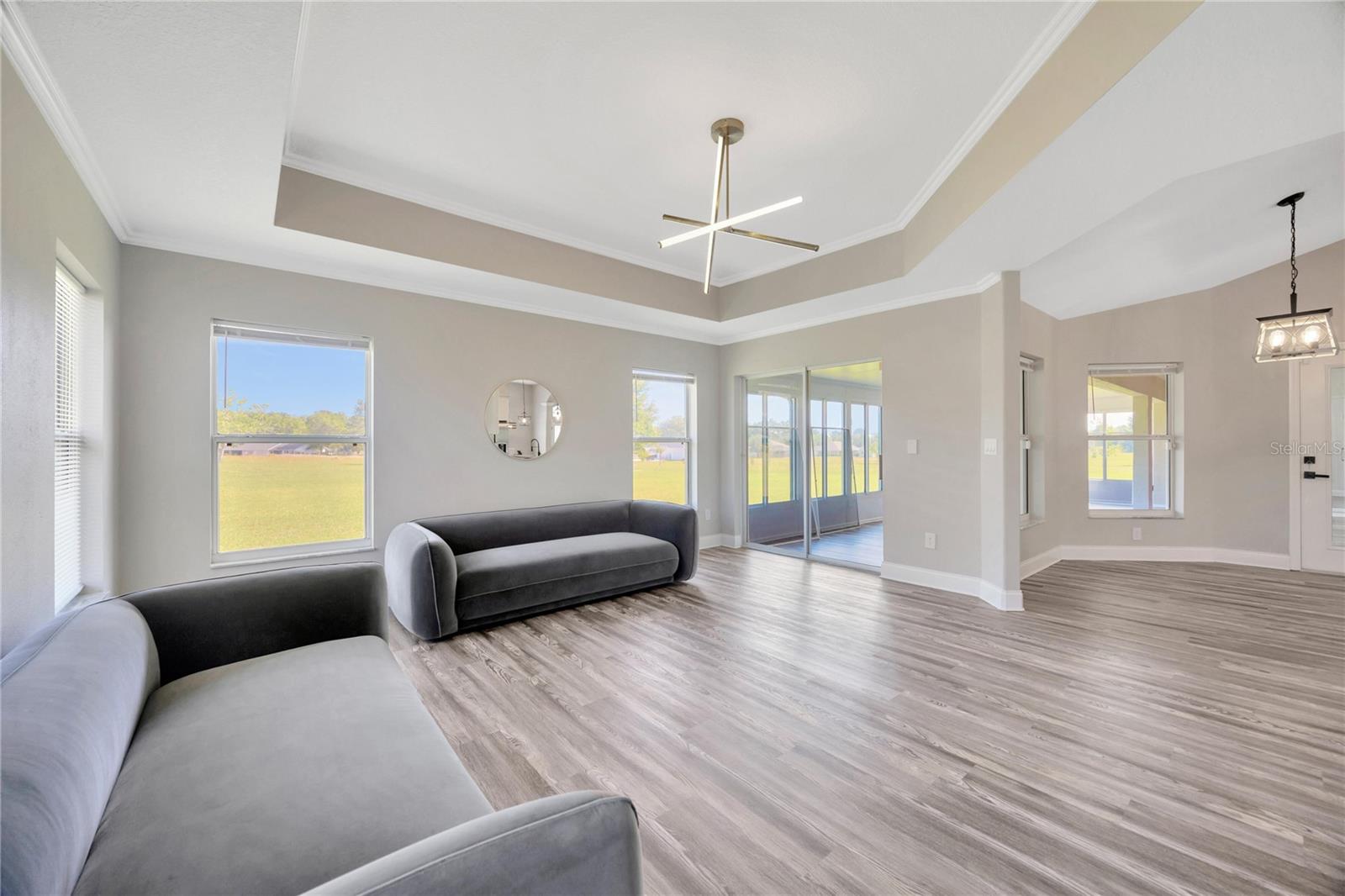 599 E CHARLESTON CT
