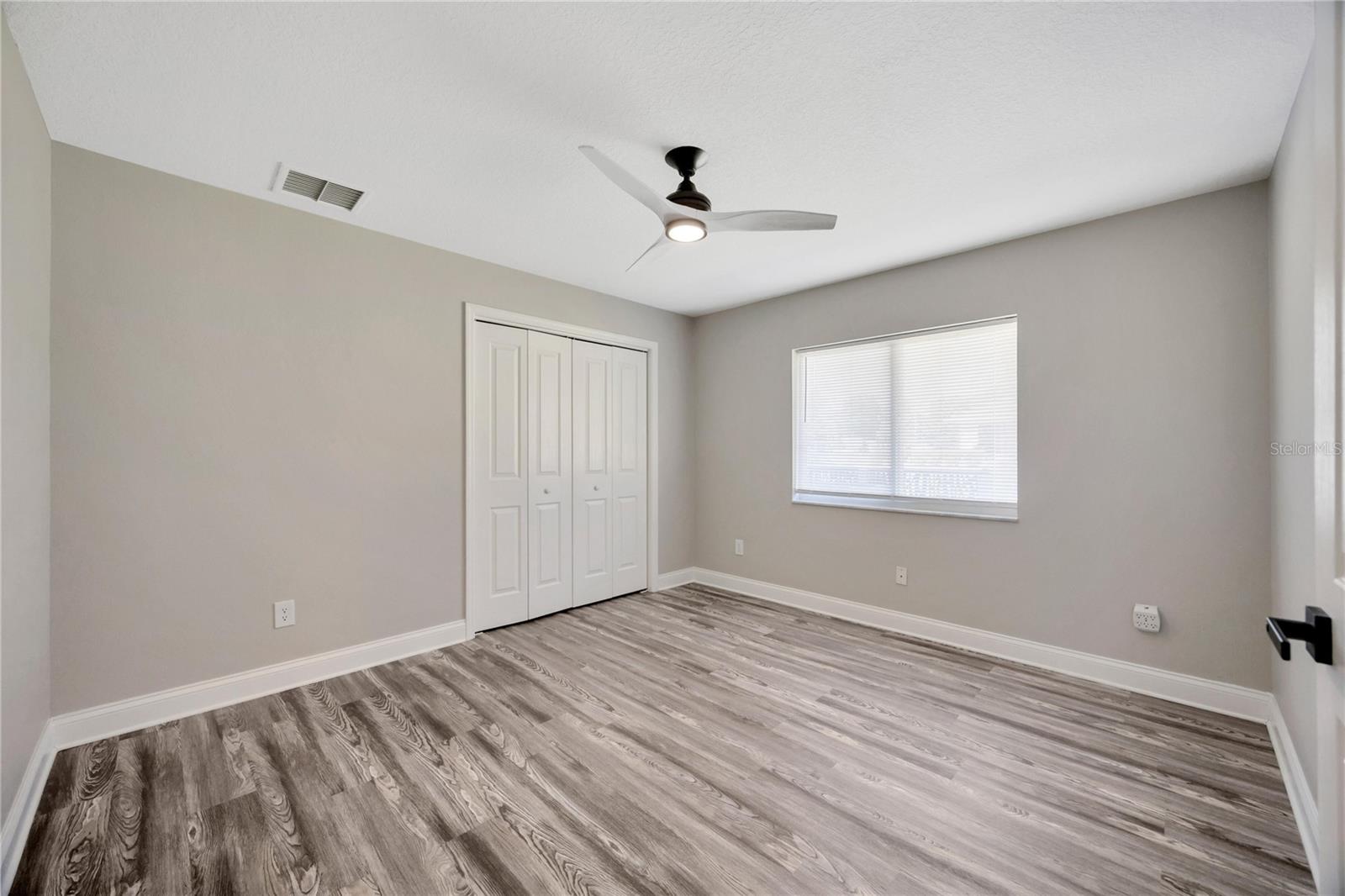 599 E CHARLESTON CT