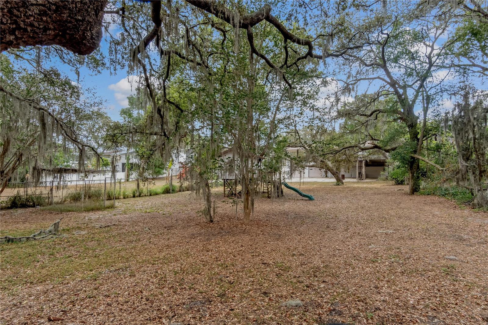 6411 MERRIEWOOD DR
