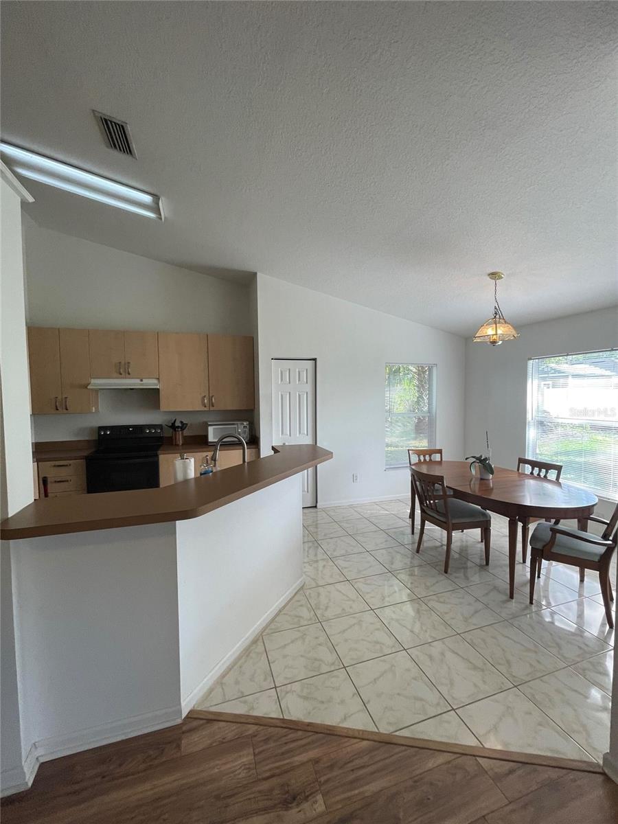 10 PINETREE DR