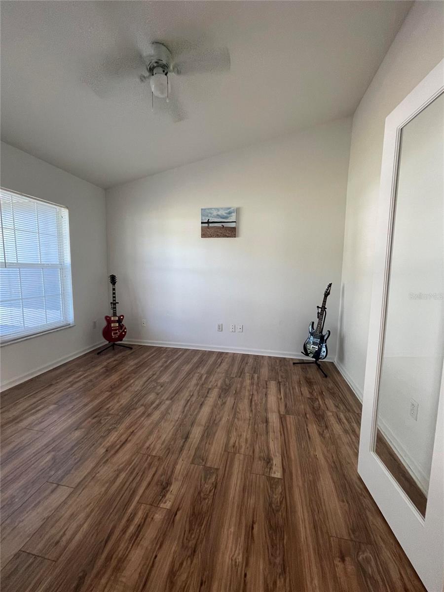 10 PINETREE DR