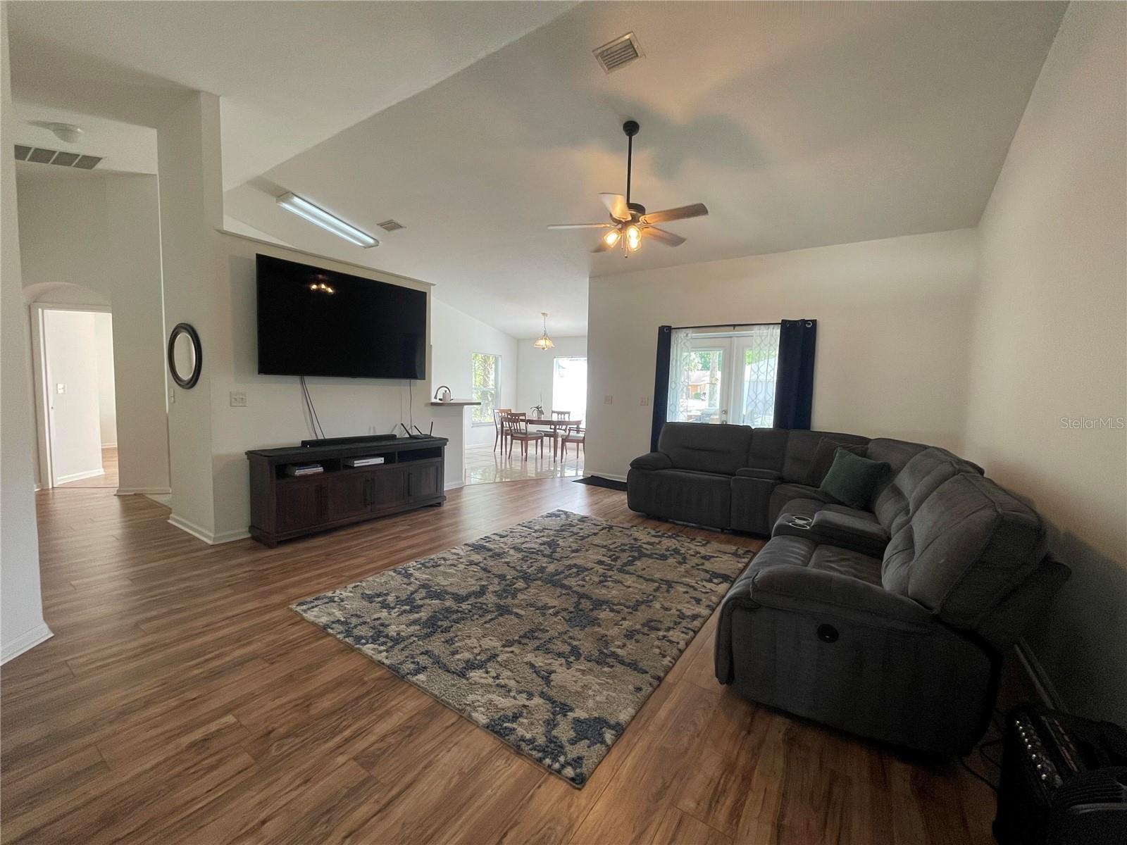 10 PINETREE DR