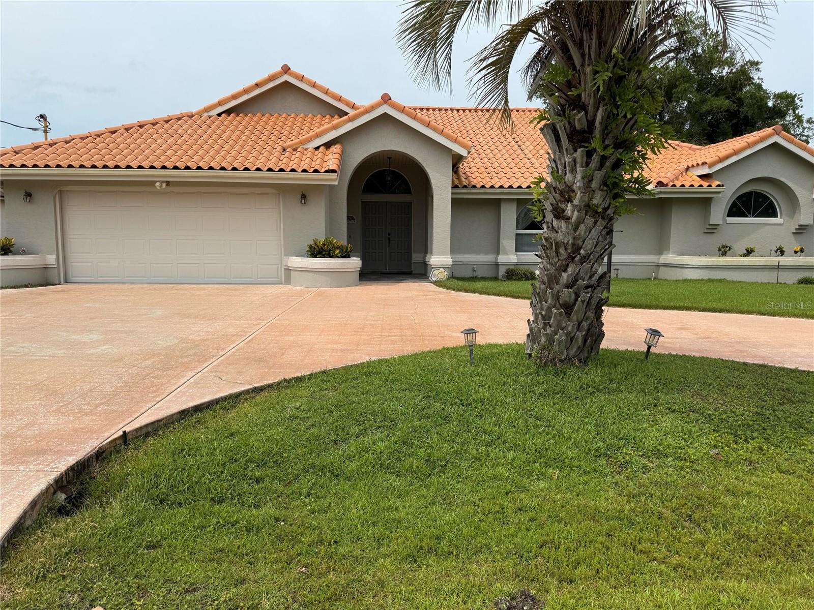 2 BICKSHIRE LN