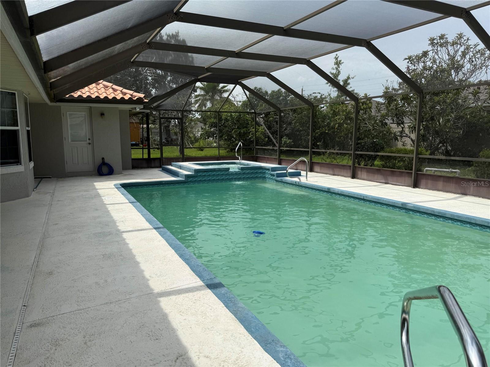 2 BICKSHIRE LN