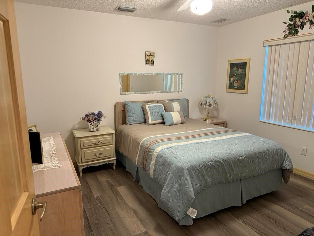 2 BICKSHIRE LN